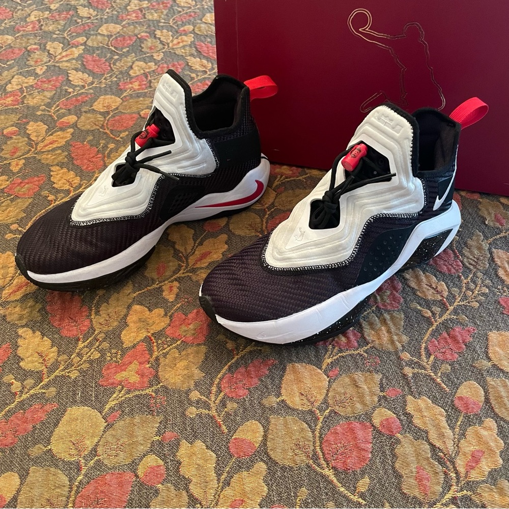 Nike Mens Lebron Soldier XIV 14 Basketball Shoes Black White Red EUC with box